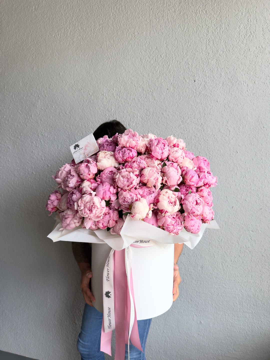 Love Flower Box: 100 Light Pink Peonies