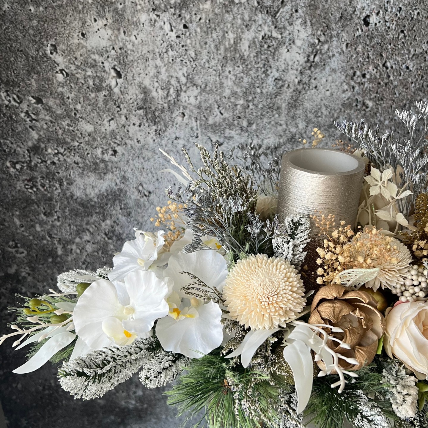 Long Christmas centrepiece with sola wood flowers and LED Candles