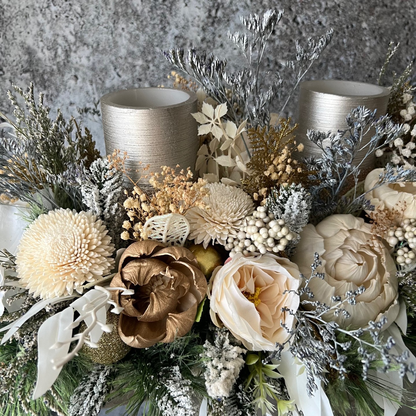 Long Christmas centrepiece with sola wood flowers and LED Candles
