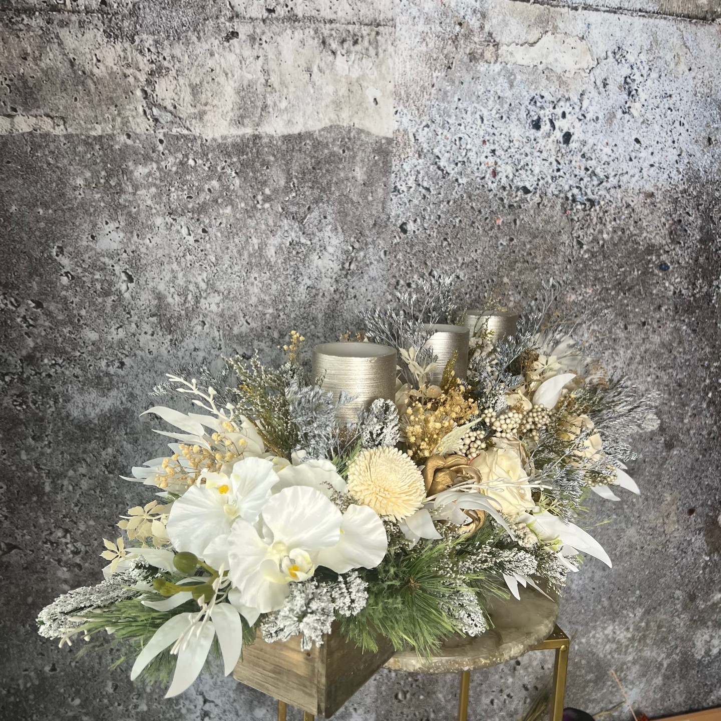 Long Christmas centrepiece with sola wood flowers and LED Candles