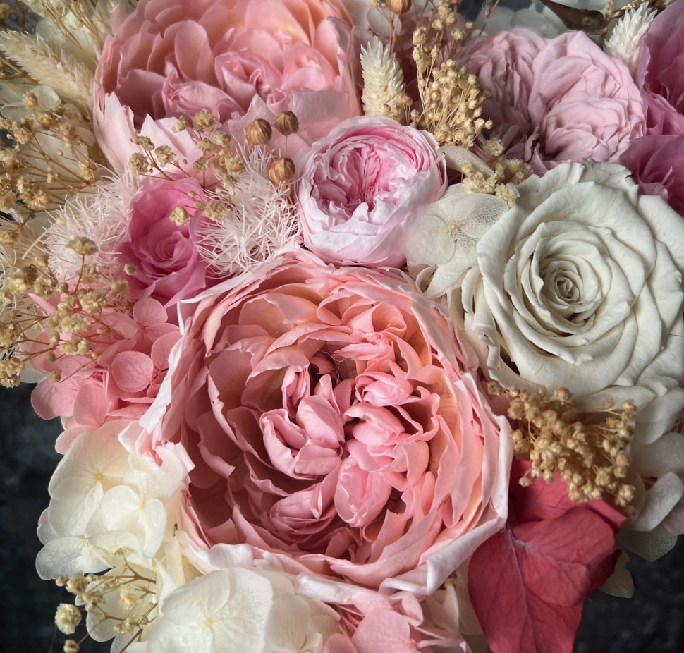 ANNA collection preserved peonies in white heart box