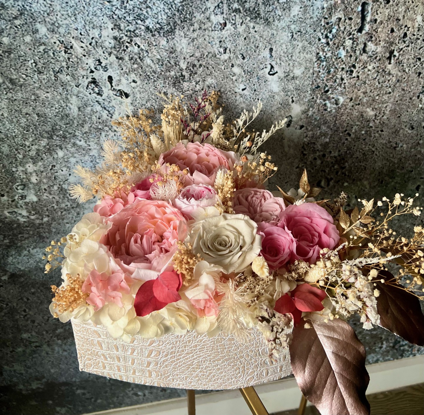 ANNA collection preserved peonies in white heart box