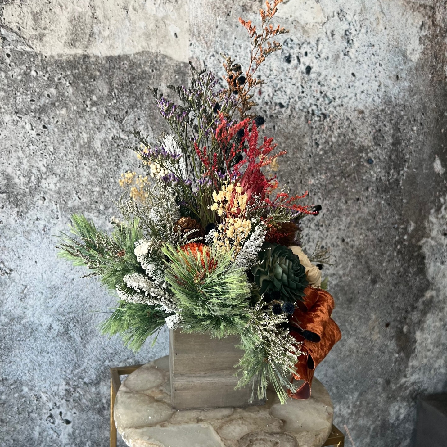 Christmas arrangement with sola wood flowers and birch candle Christmas arrangement with sola wood flowers and birch candle