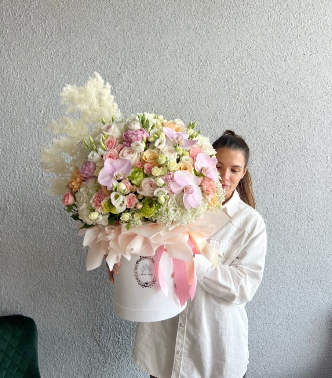 Luciana Large Fresh Flower Box