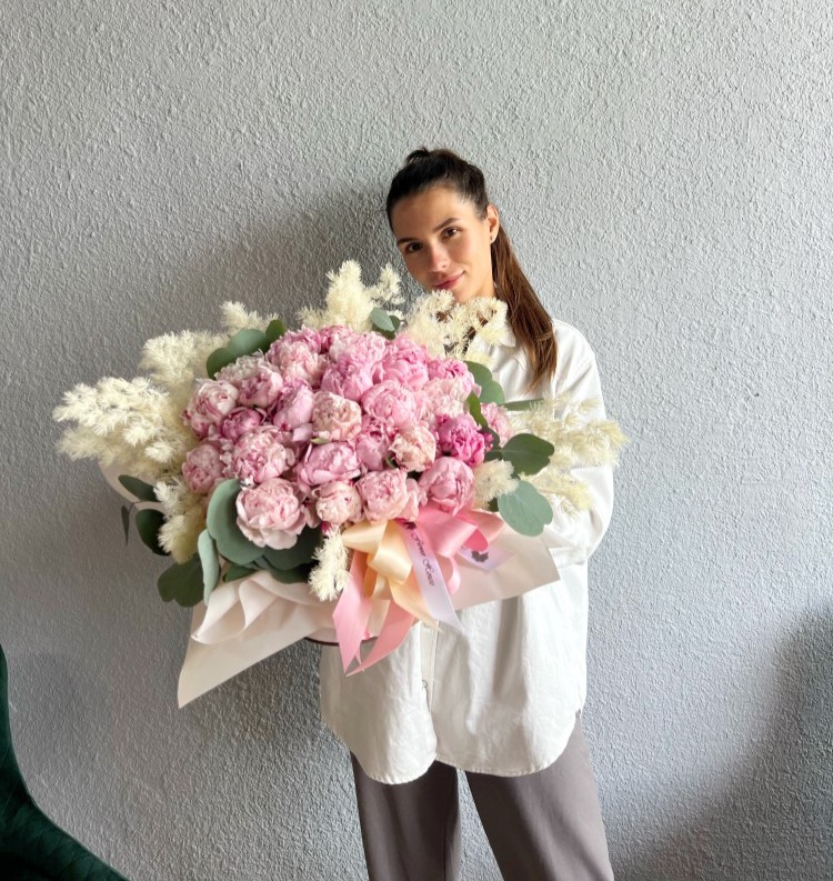 Light Pink Peony Miracle Elegance Flower Box Light Pink Peony Miracle Elegance Flower Box