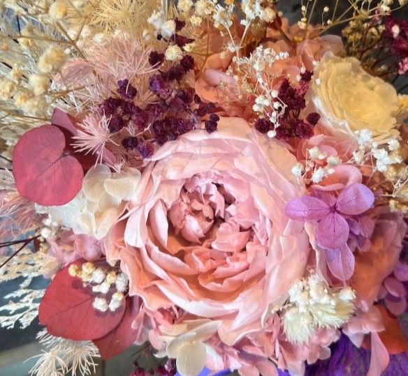 MIA collection Preserved Peony velvet box