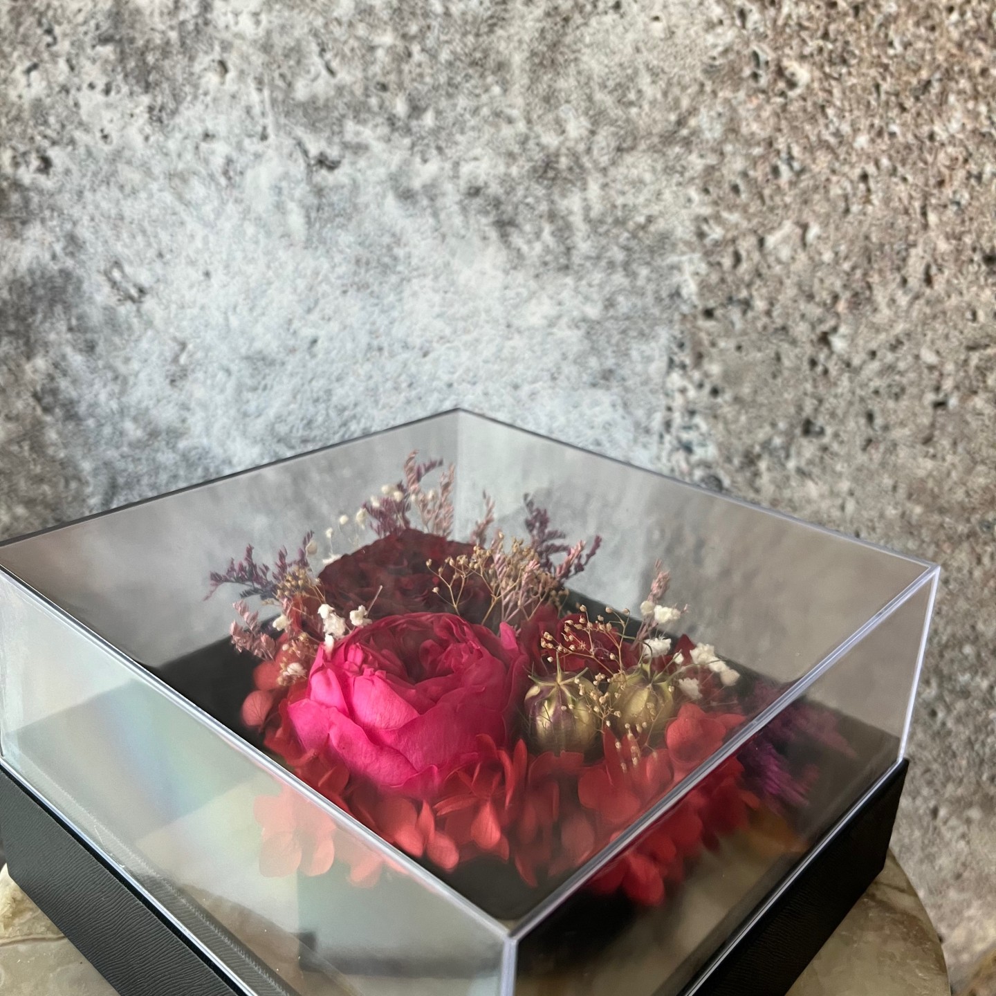 MILA collection preserved flower picture in acrylic black box