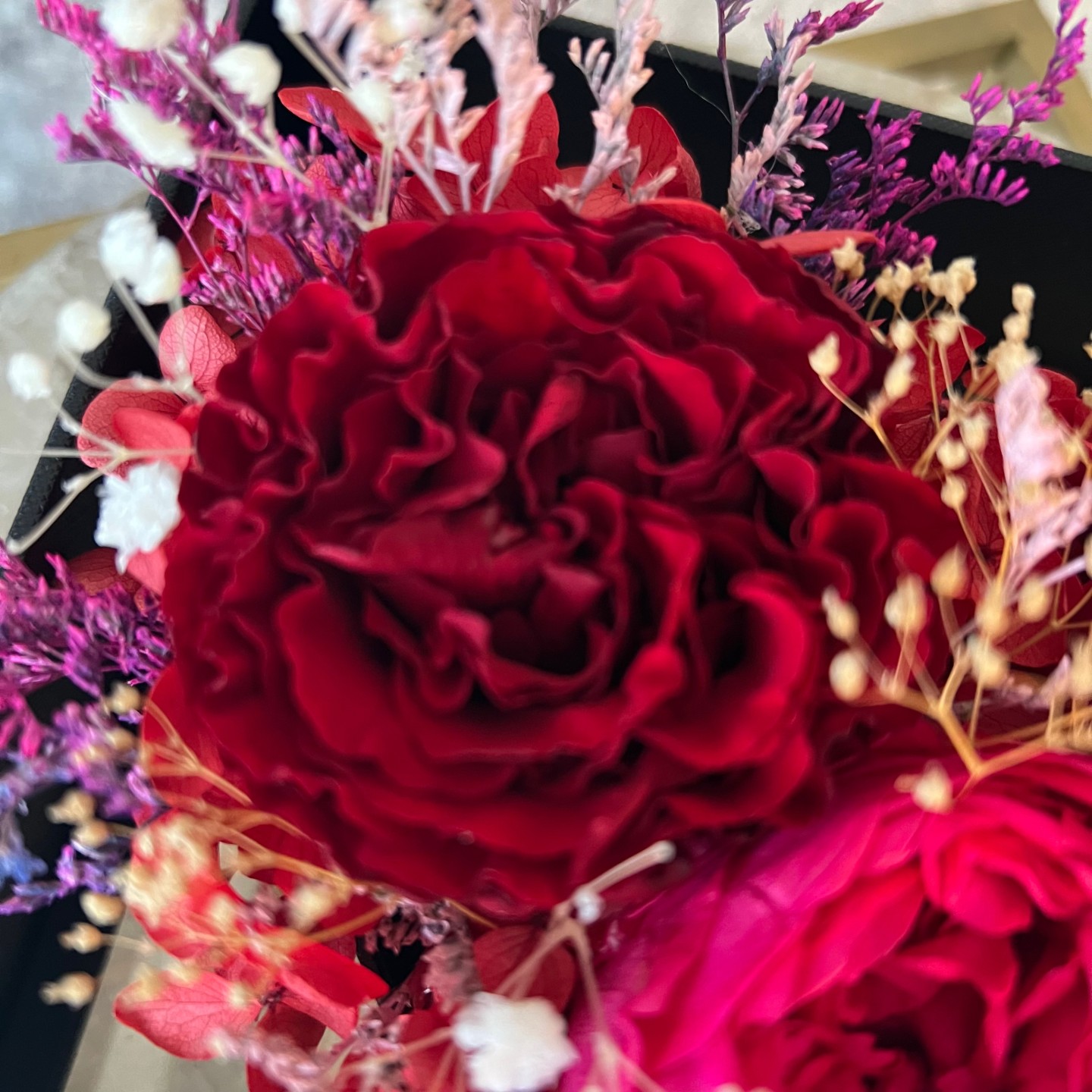 MILA collection preserved flower picture in acrylic black box