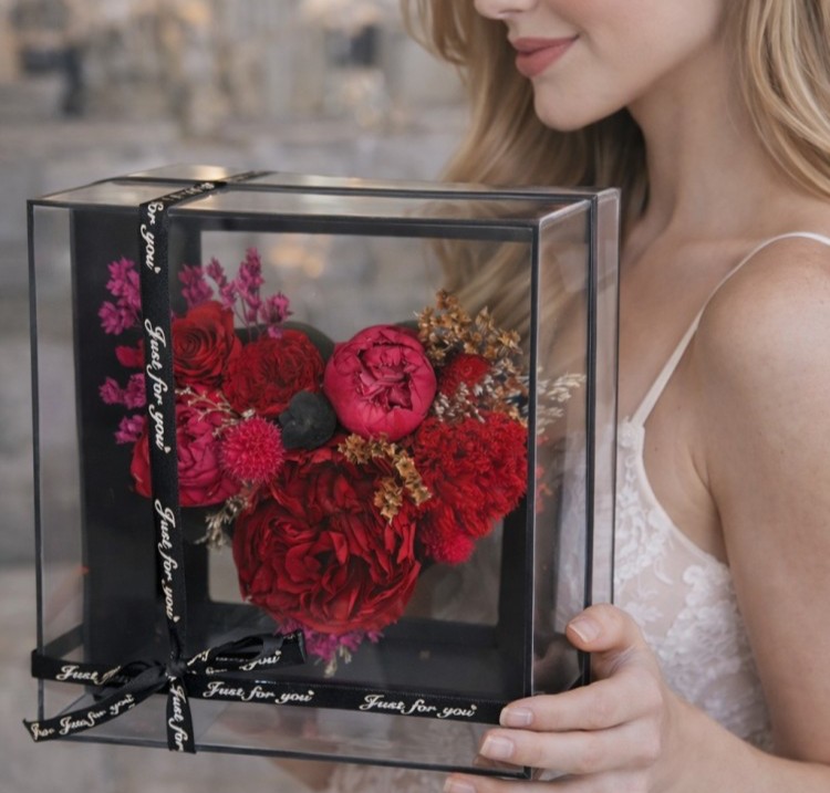 MILA Collection Preserved Flower Picture In Acrylic Black Box MILA Collection Preserved Flower Picture In Acrylic Black Box