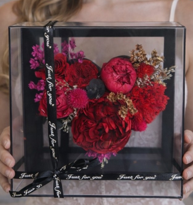 MILA Collection Preserved Flower Picture In Acrylic Black Box MILA Collection Preserved Flower Picture In Acrylic Black Box