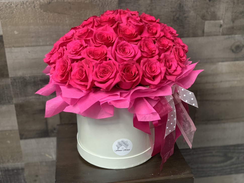 Hot Lyla Rose Fresh Flower Box