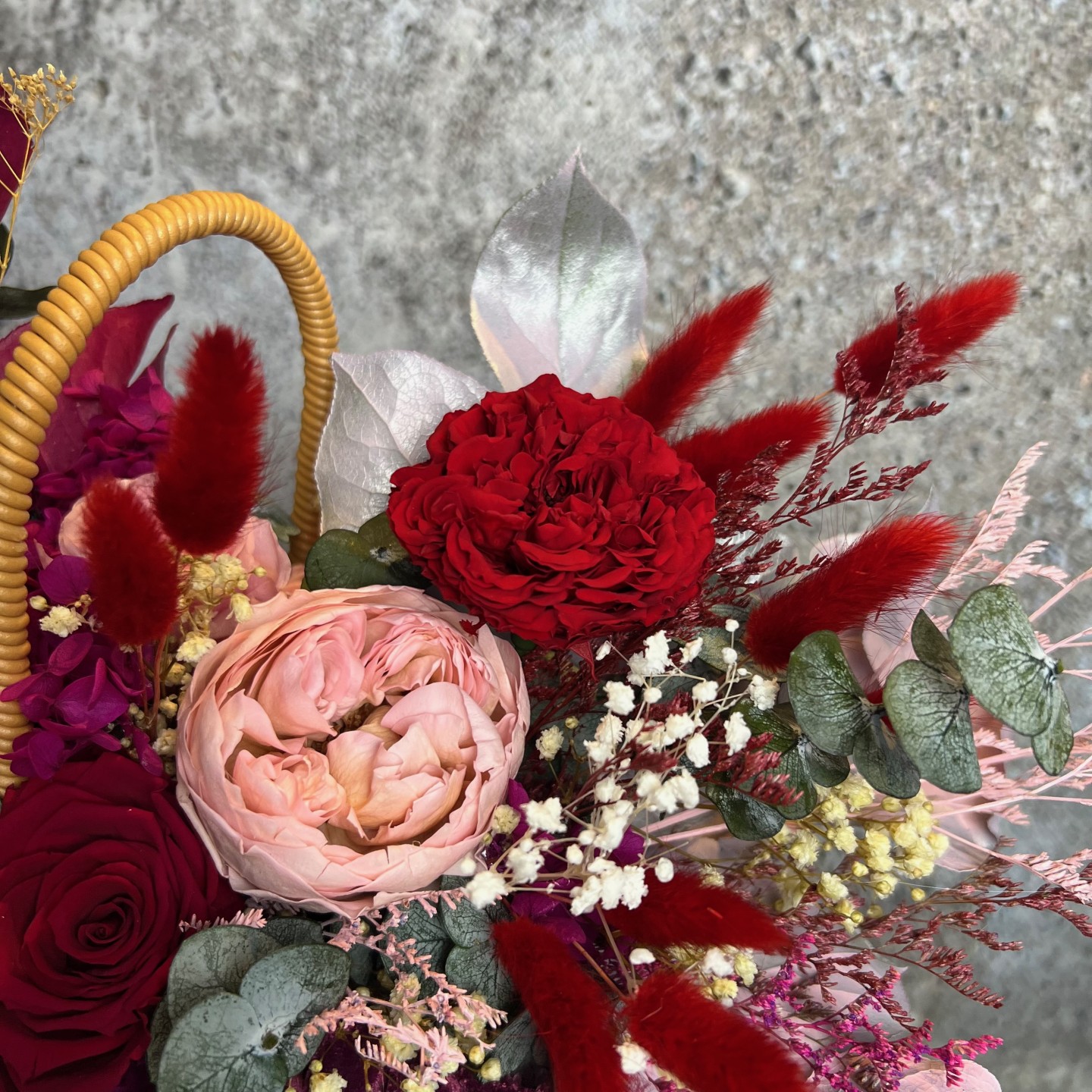 Basket with preserved and dried flowers Basket with preserved and dried flowers