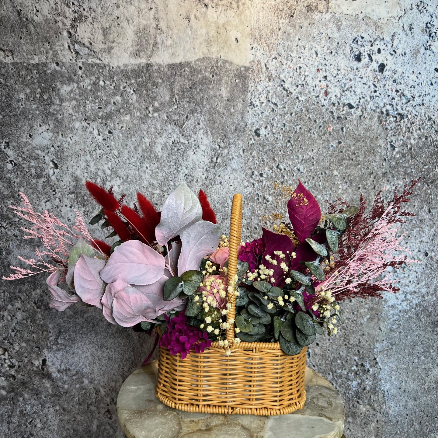 Basket with preserved and dried flowers Basket with preserved and dried flowers