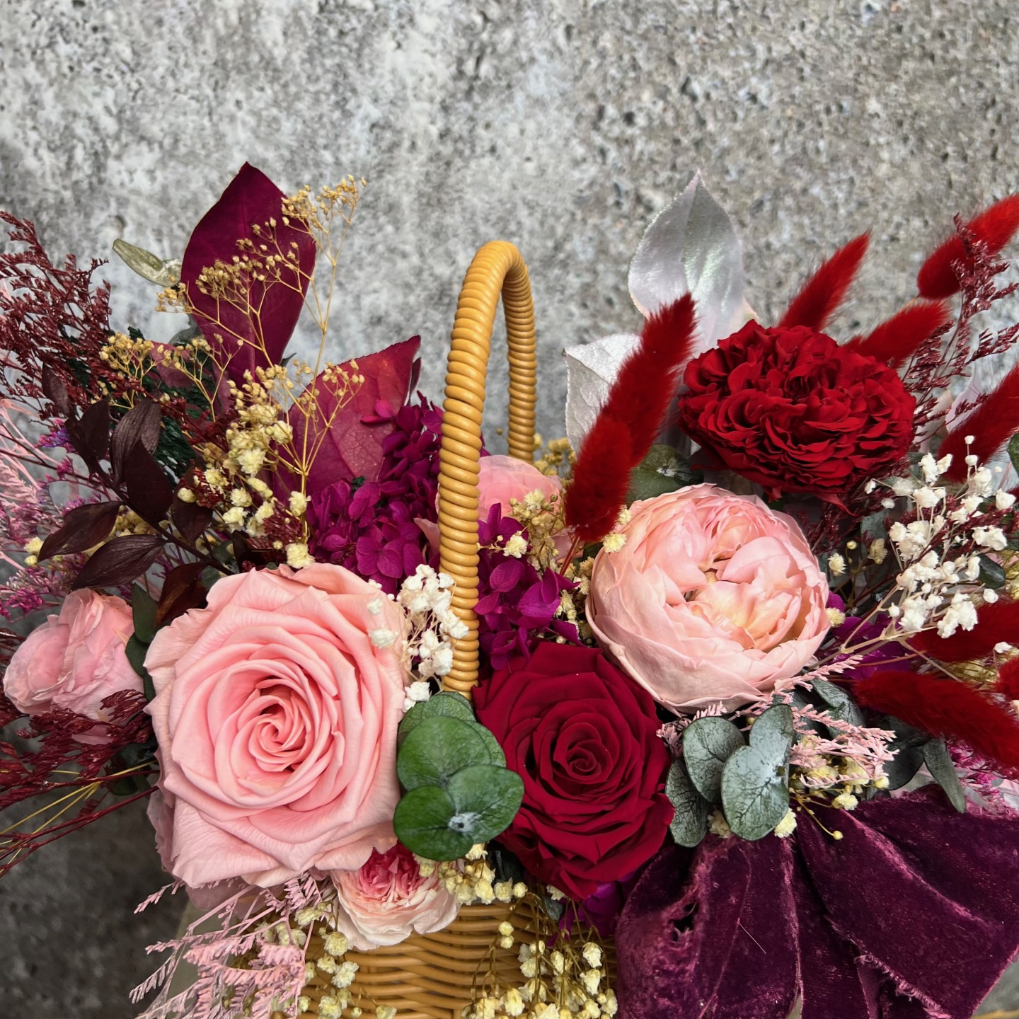 Basket with preserved and dried flowers Basket with preserved and dried flowers