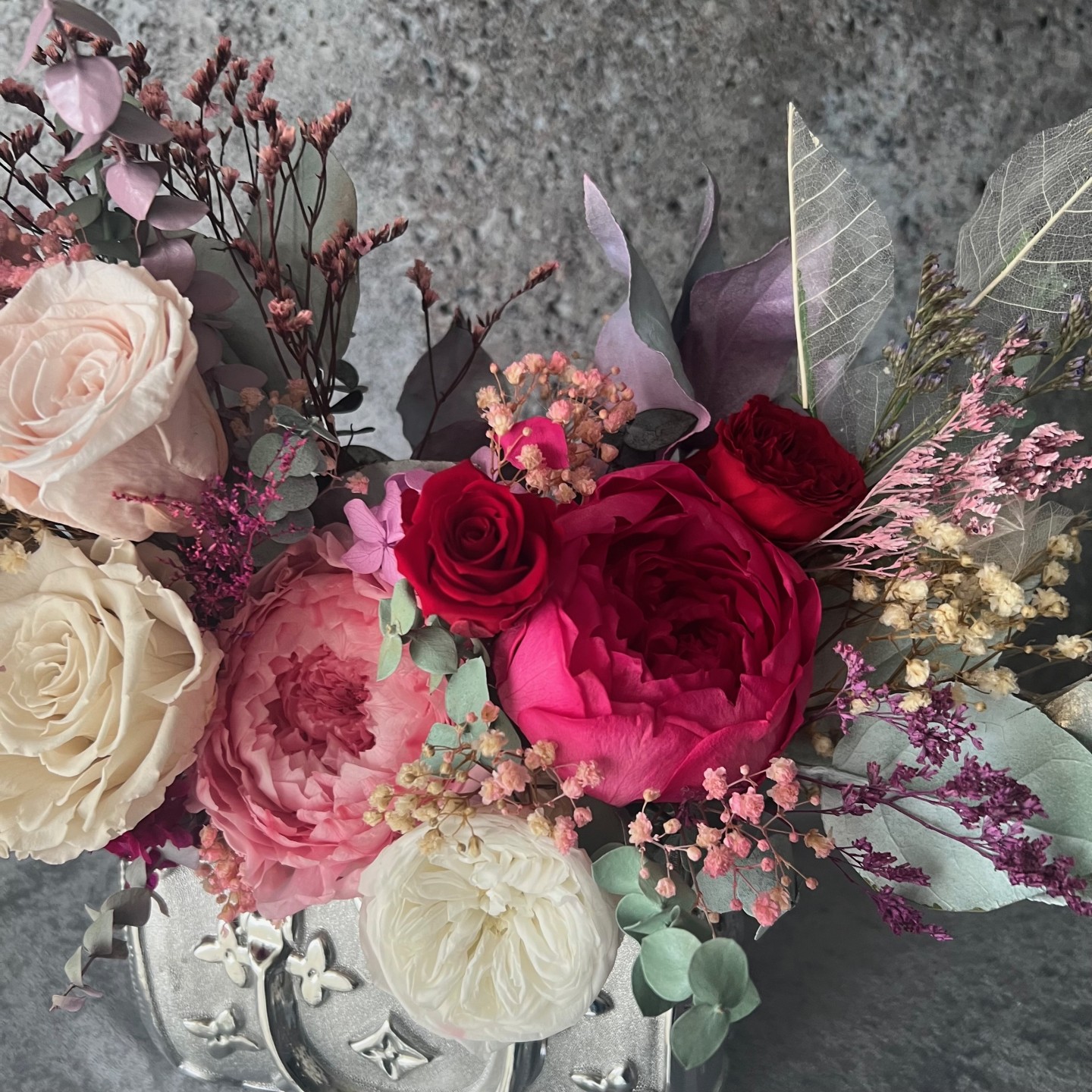 Silver bag vase with preserved flowers Silver bag vase with preserved flowers