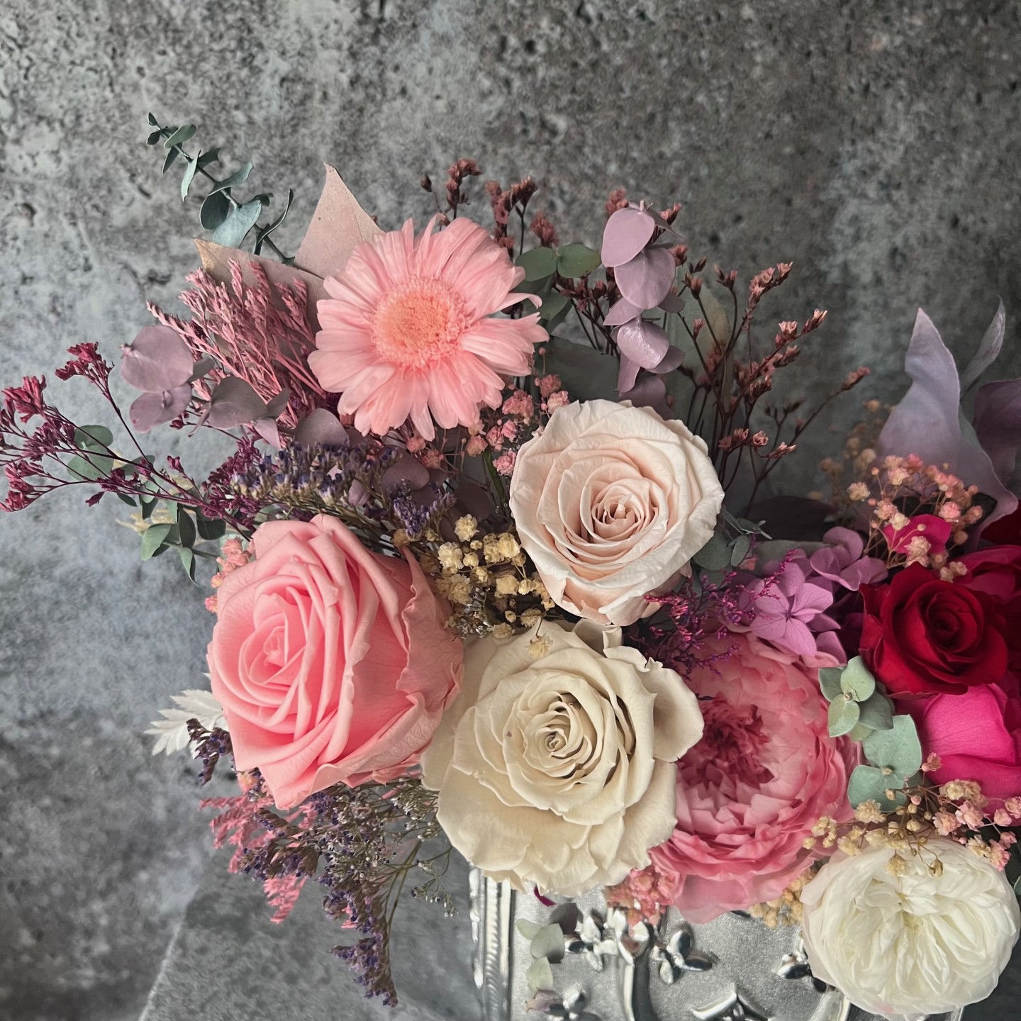 Silver bag vase with preserved flowers Silver bag vase with preserved flowers