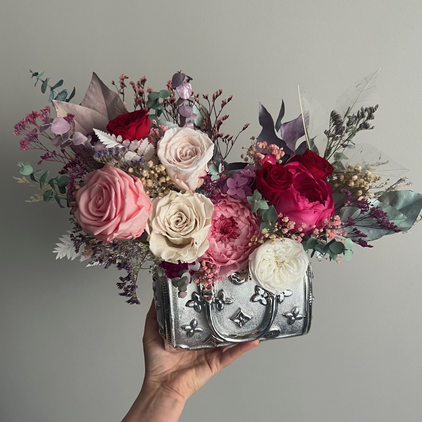 Silver bag vase with preserved flowers Silver bag vase with preserved flowers