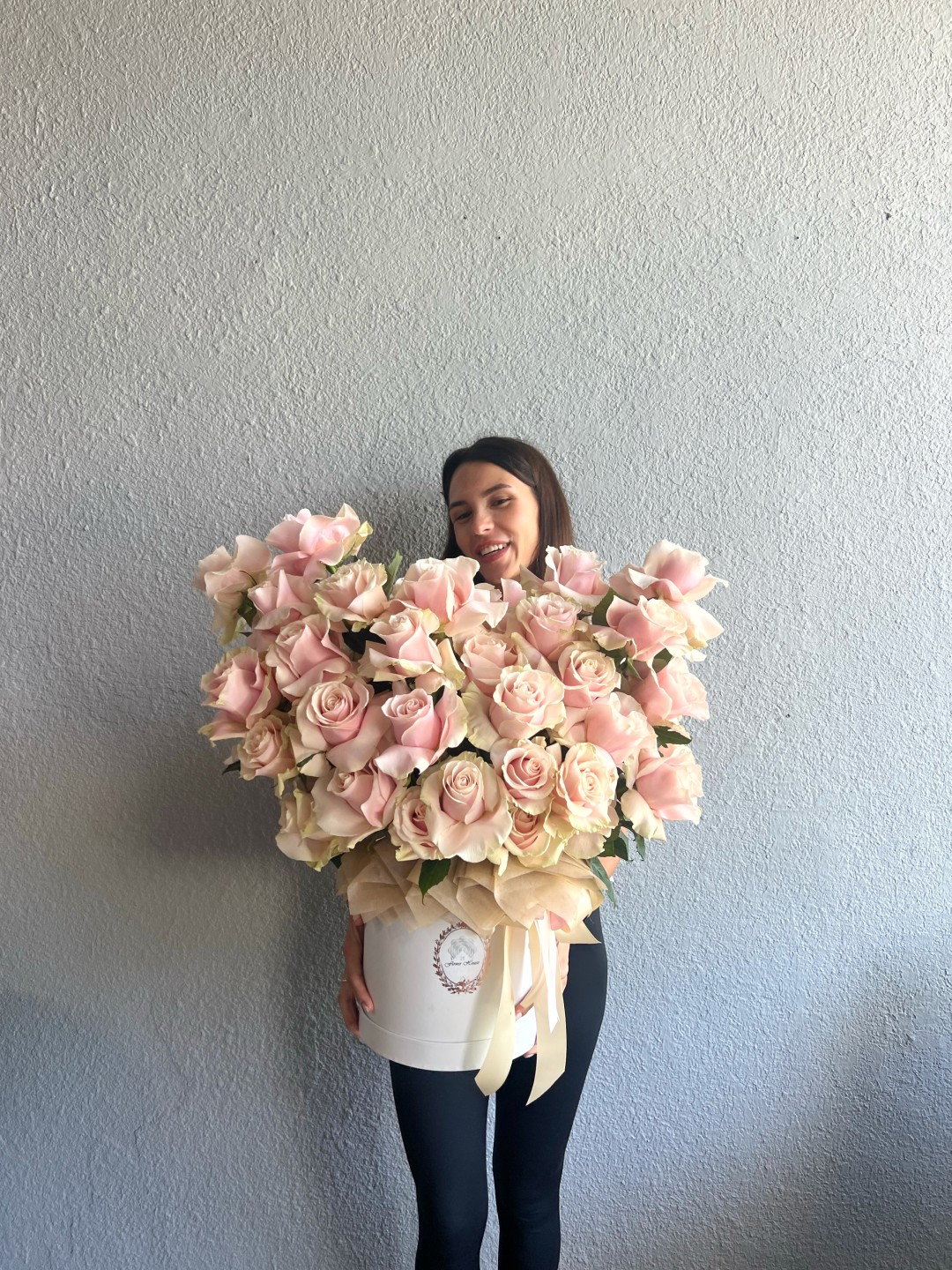 Light Pink Mondial Roses Cloud Large Box