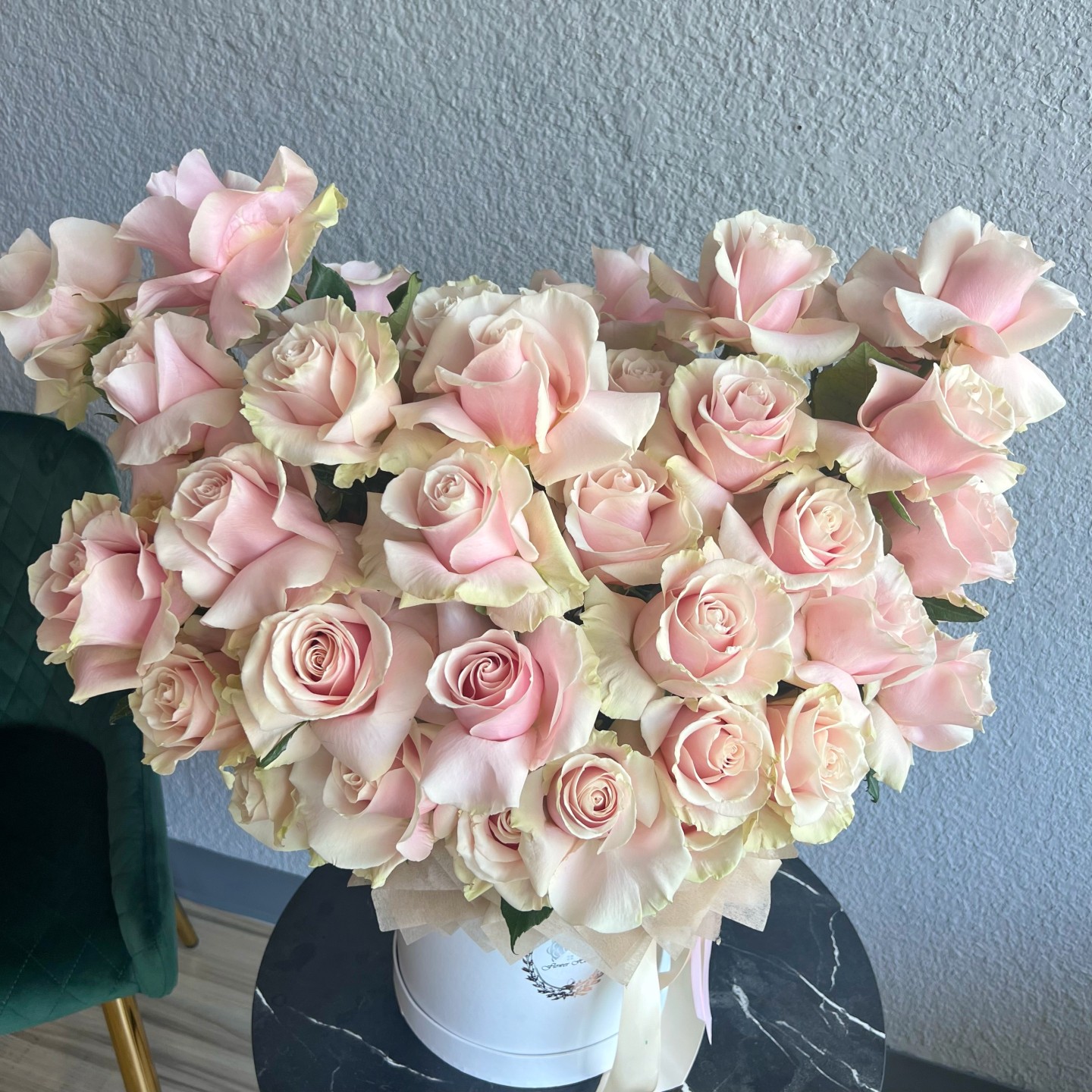 Light Pink Mondial Roses Cloud Large Box