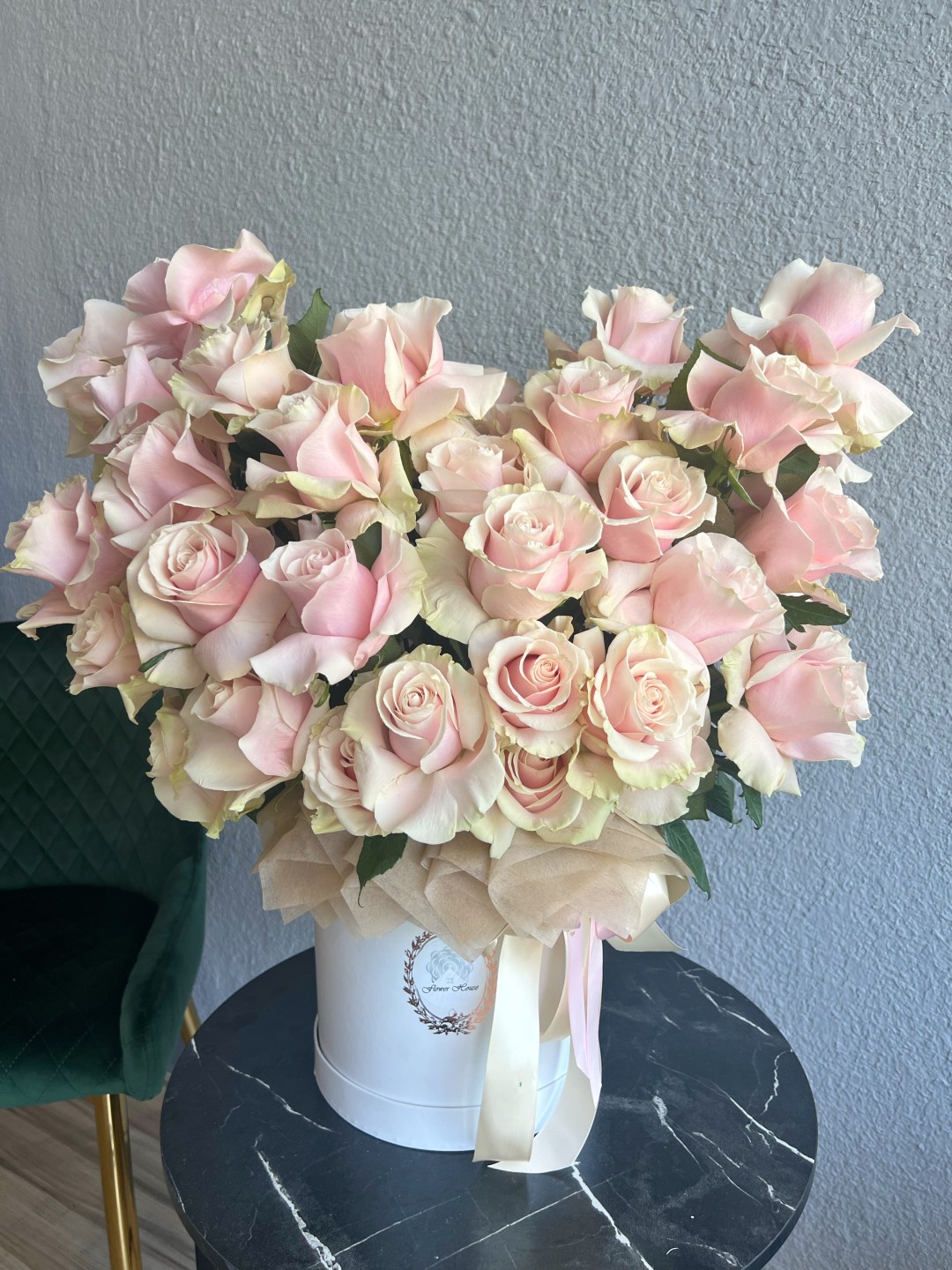 Light Pink Mondial Roses Cloud Large Box