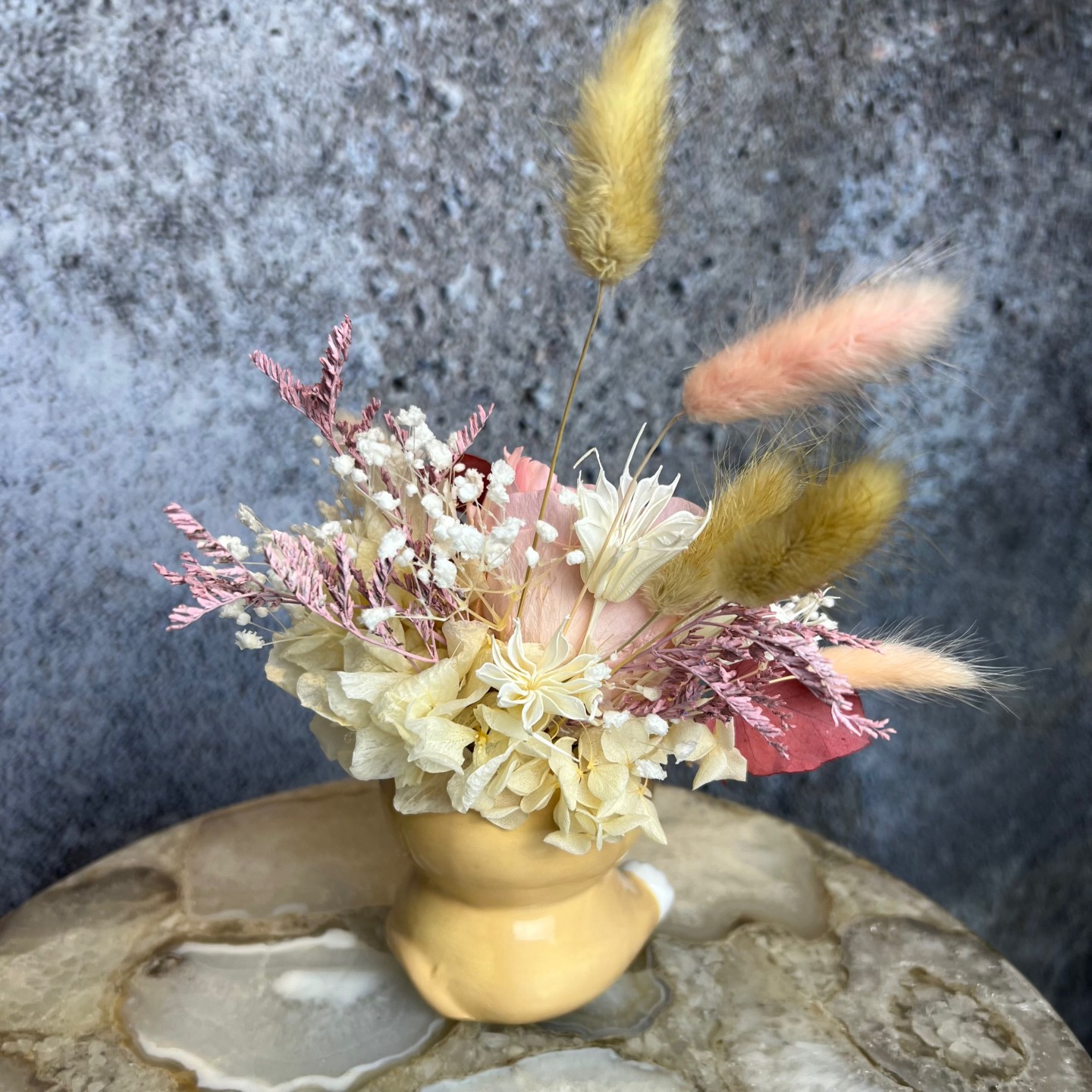 Mini "cat" vase with preserved flowers