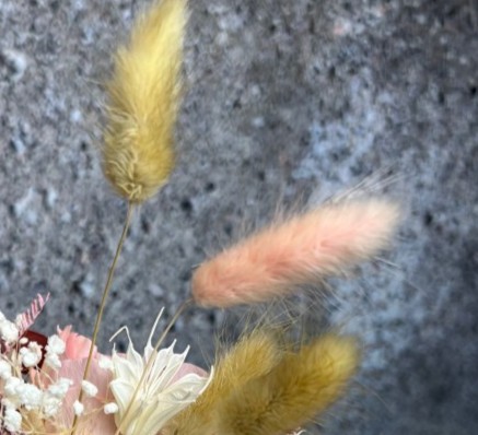 Mini "cat" vase with preserved flowers