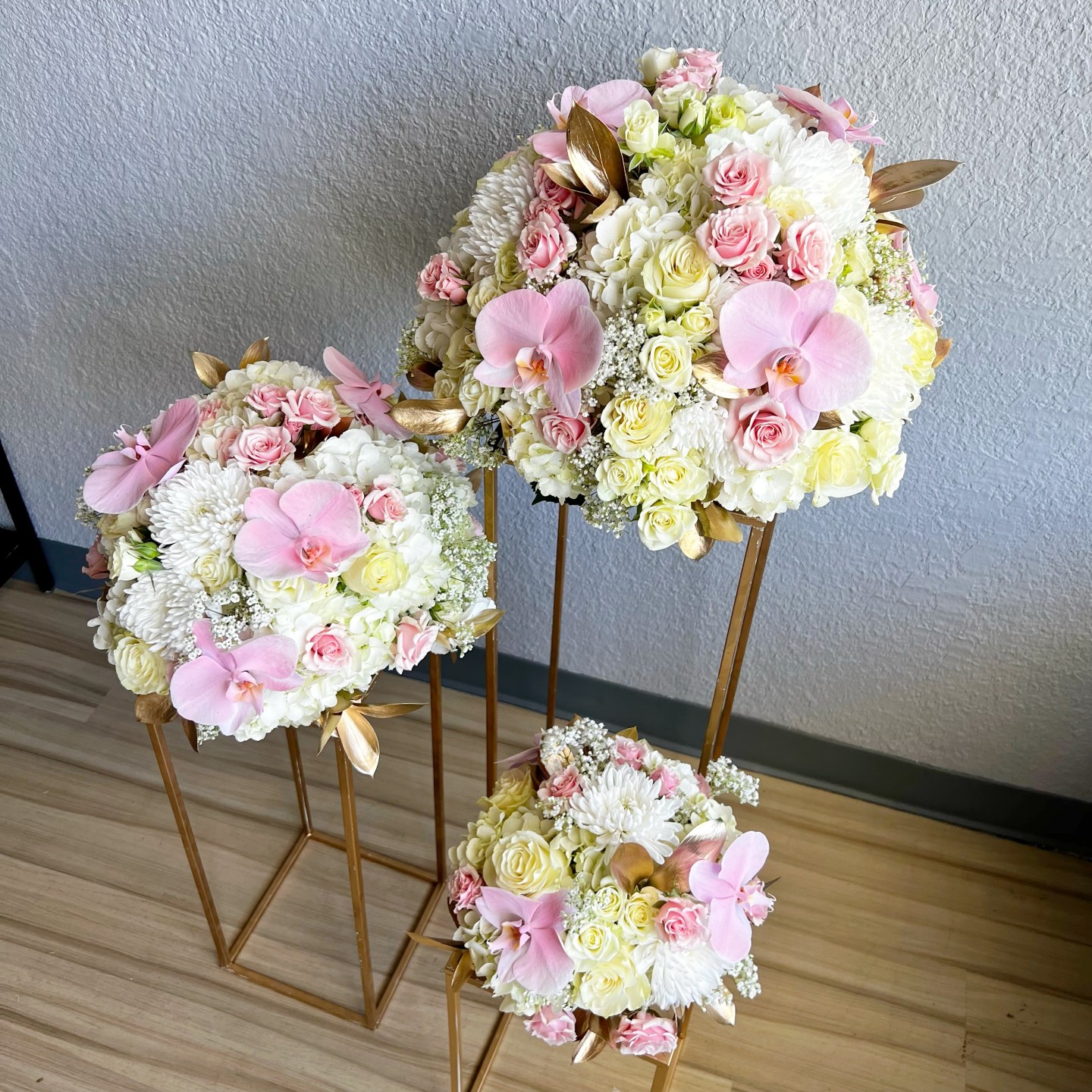 Pinky Clouds Flower Arrangement Set