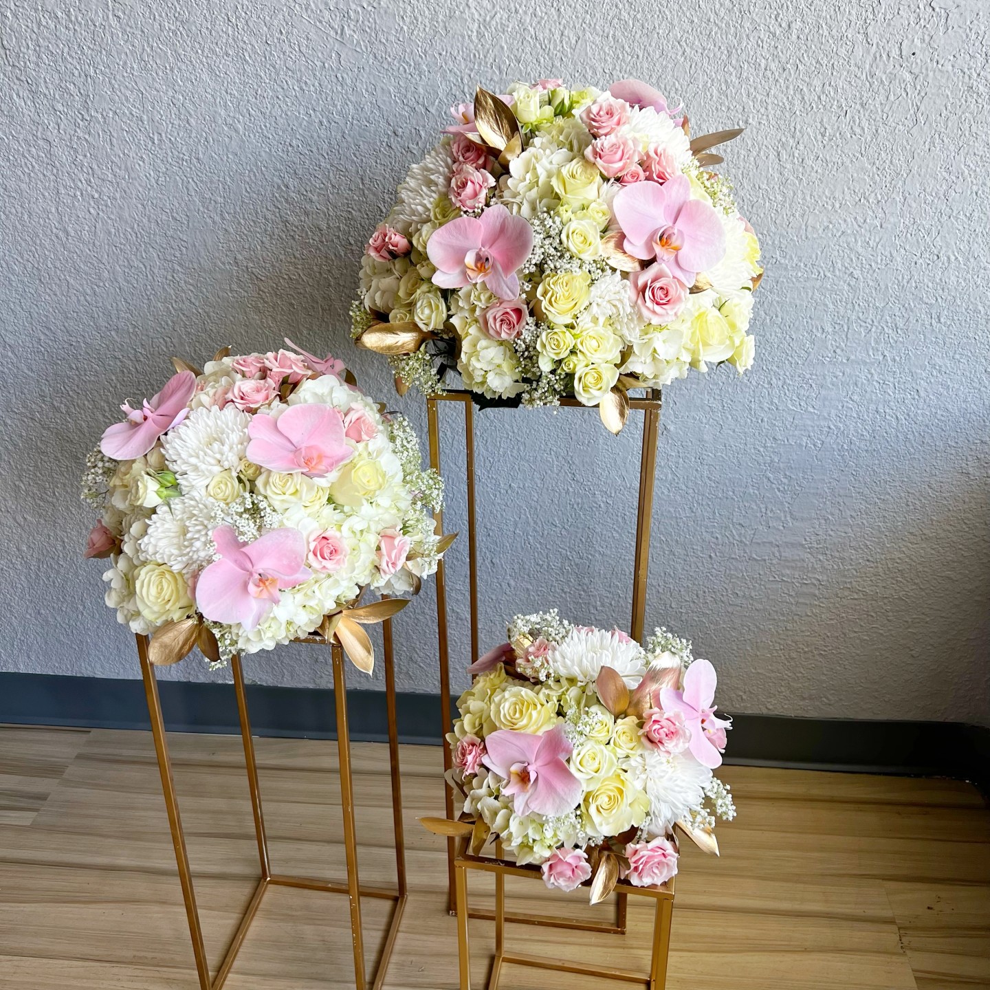 Pinky Clouds Flower Arrangement Set