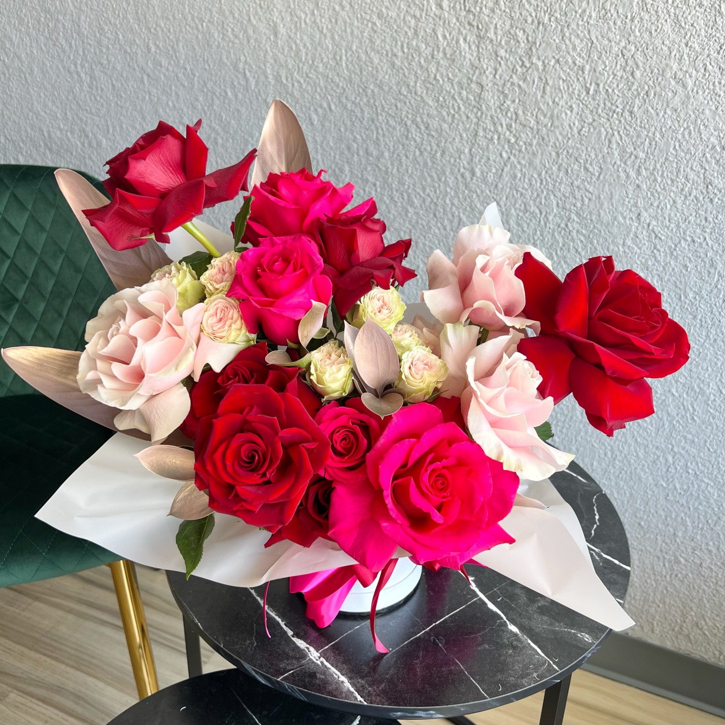 Elisa Fresh Flower Box (Roses, Spray Roses) Elisa Fresh Flower Box (Roses, Spray Roses)