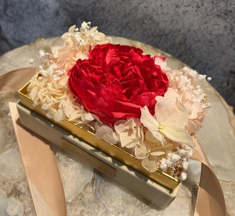 Single preserved hot pink peony in acrylic box